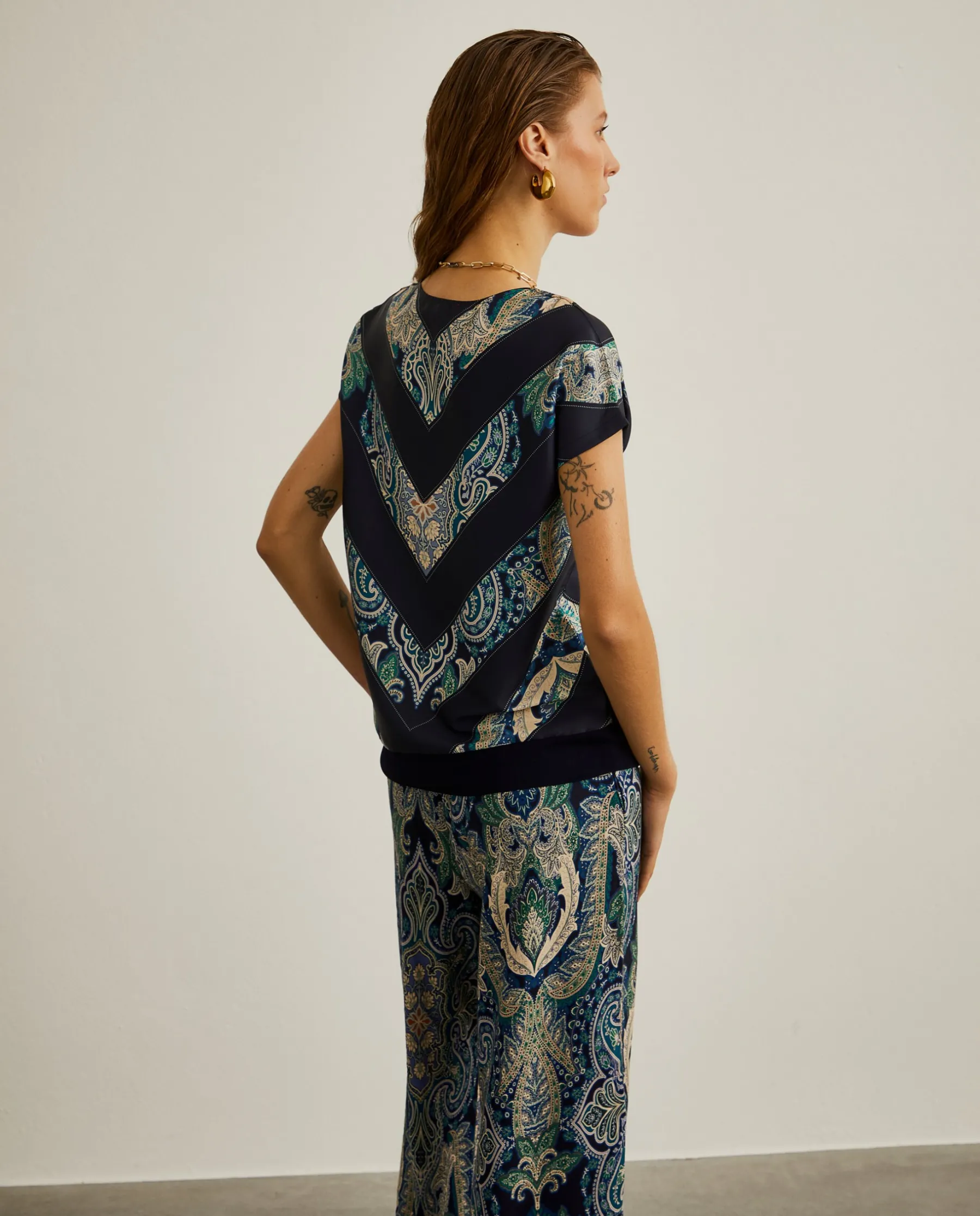 MULHER LION OF PORCHES Blusas^Blusa de manga curta com estampado