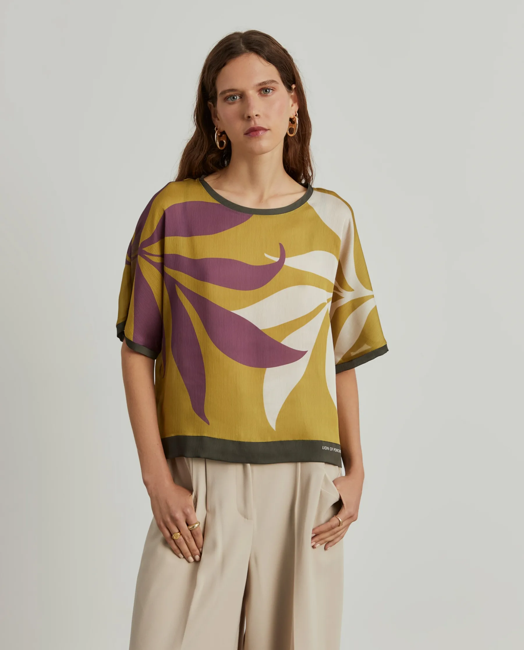 MULHER LION OF PORCHES Blusas^Blusa manga curta estampada