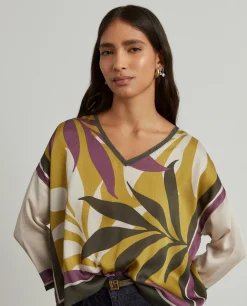 MULHER LION OF PORCHES Blusas^Blusa tropical decote em V