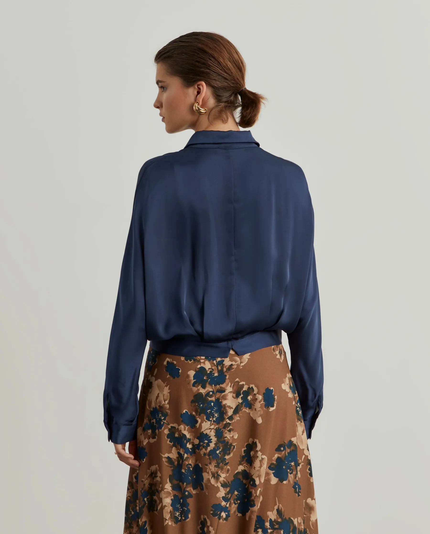 MULHER LION OF PORCHES Camisas^Camisa fluida acetinada