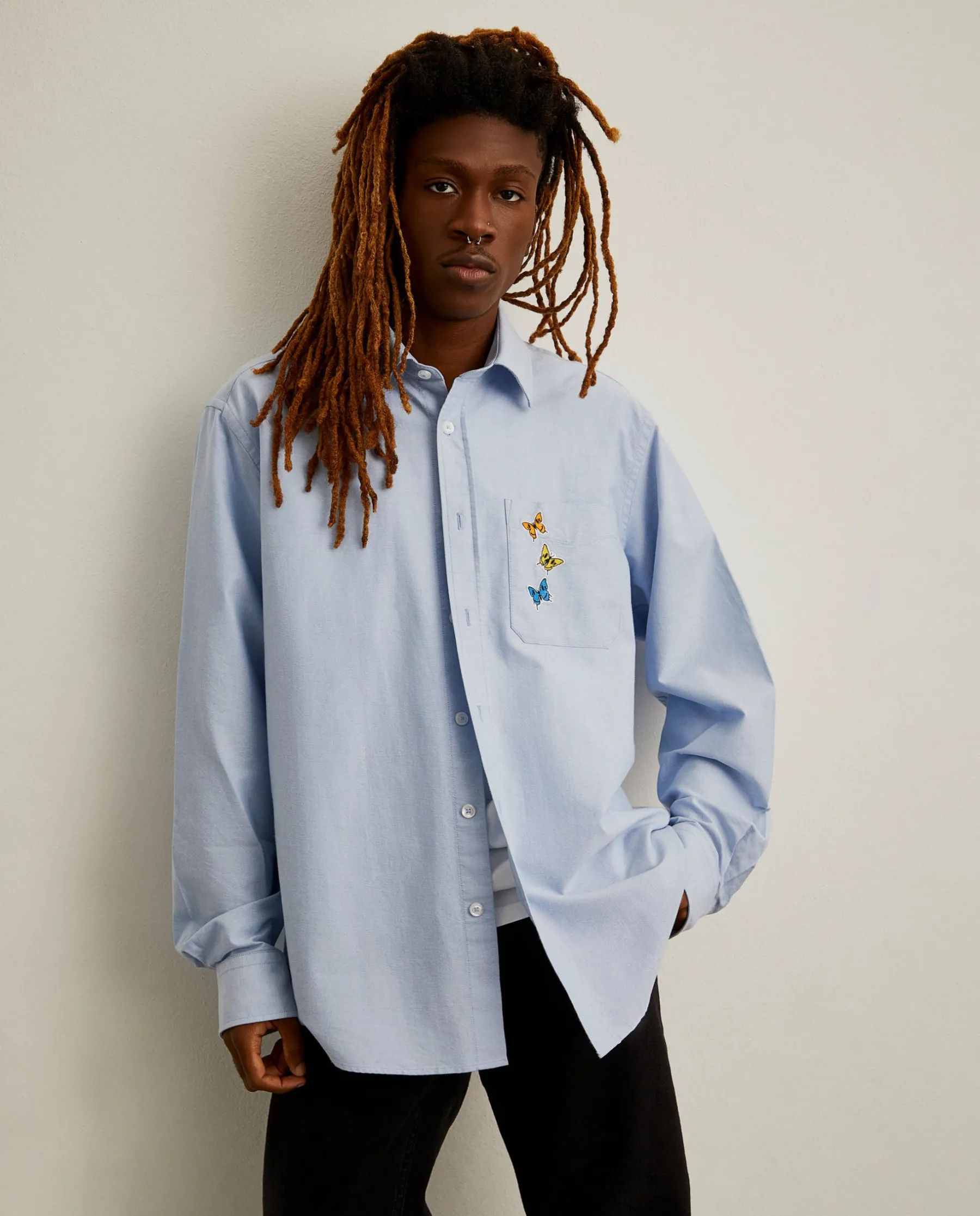 MULHER LION OF PORCHES Camisas^Camisa oxford com borboletas no bolso Lion x Killa