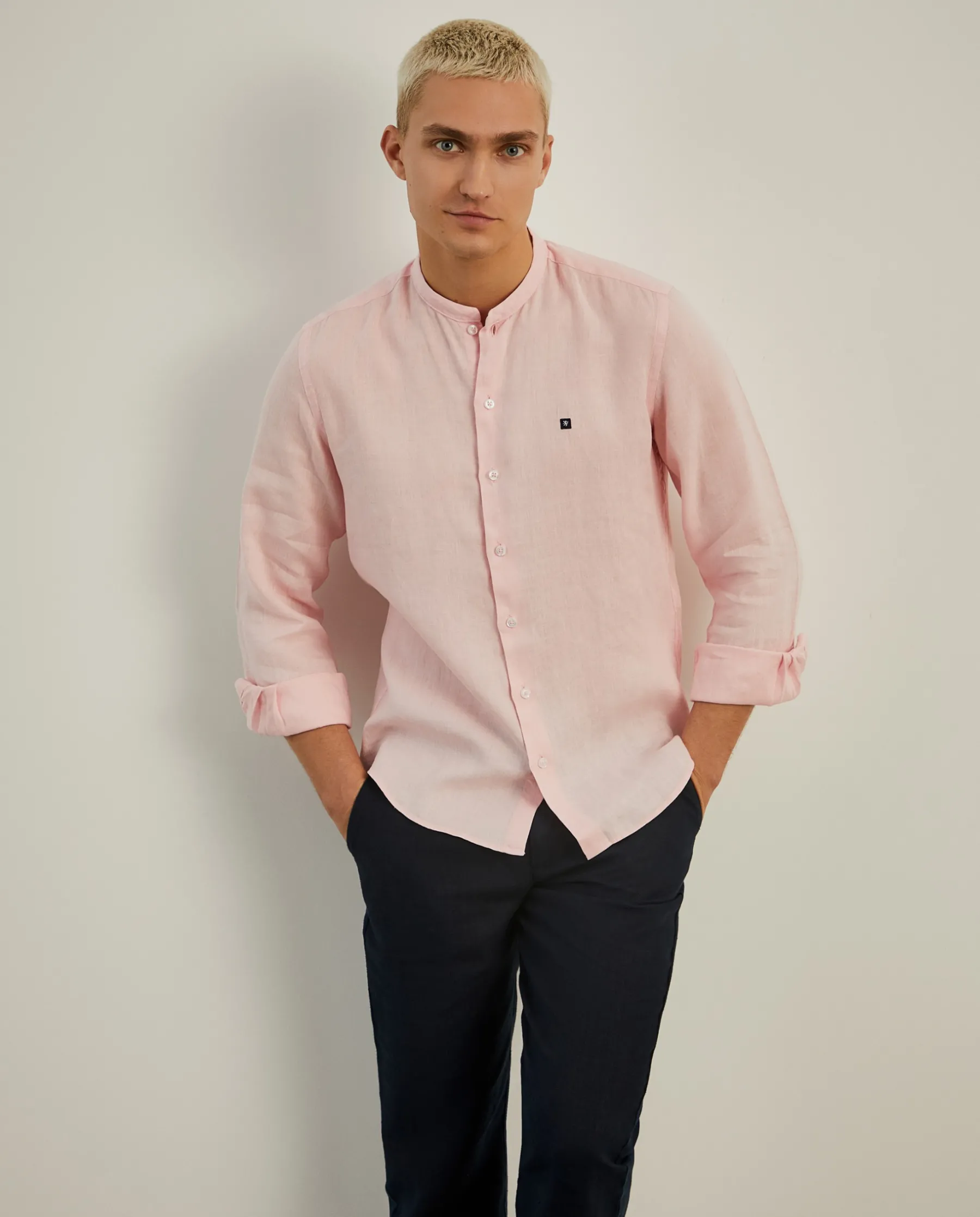 LION OF PORCHES Slim Fit^Camisa slim fit em linho com gola mandarim