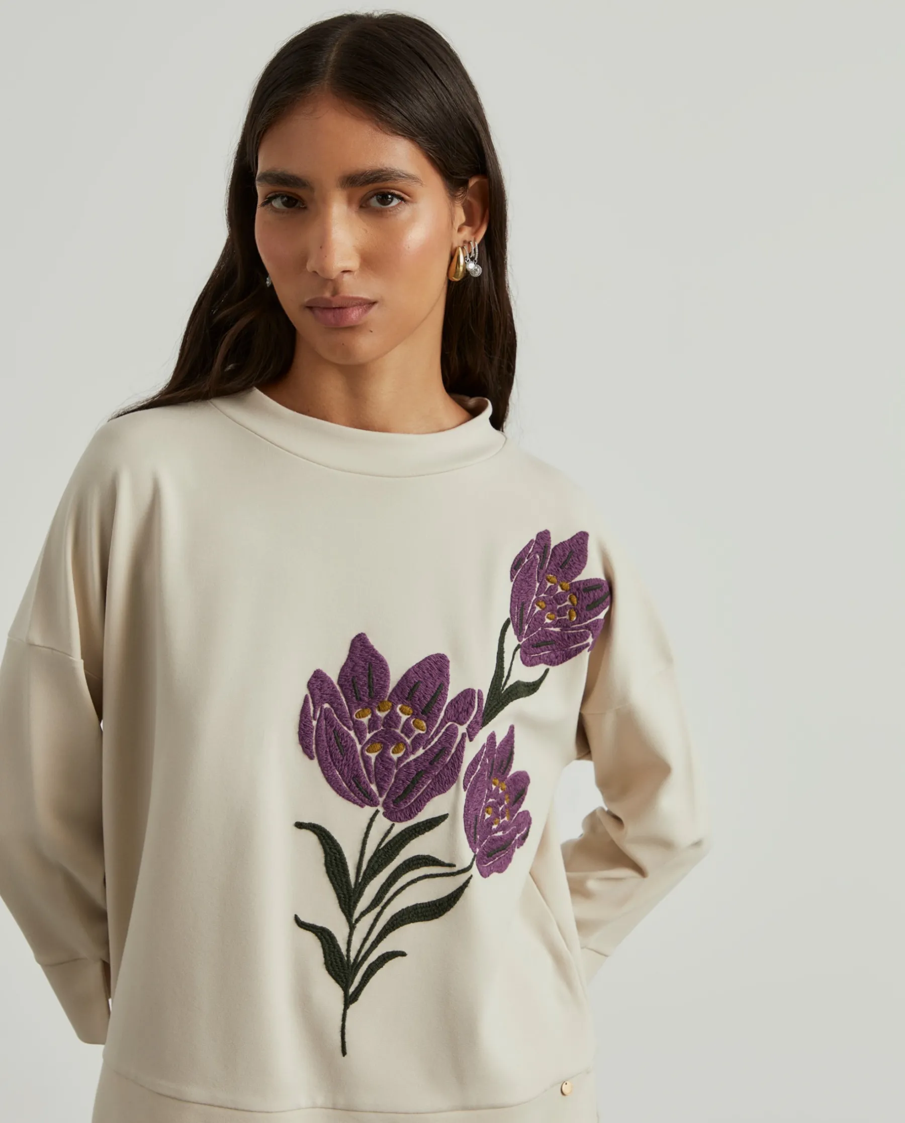 MULHER LION OF PORCHES Camisolas^Camisola meia gola com bordado floral